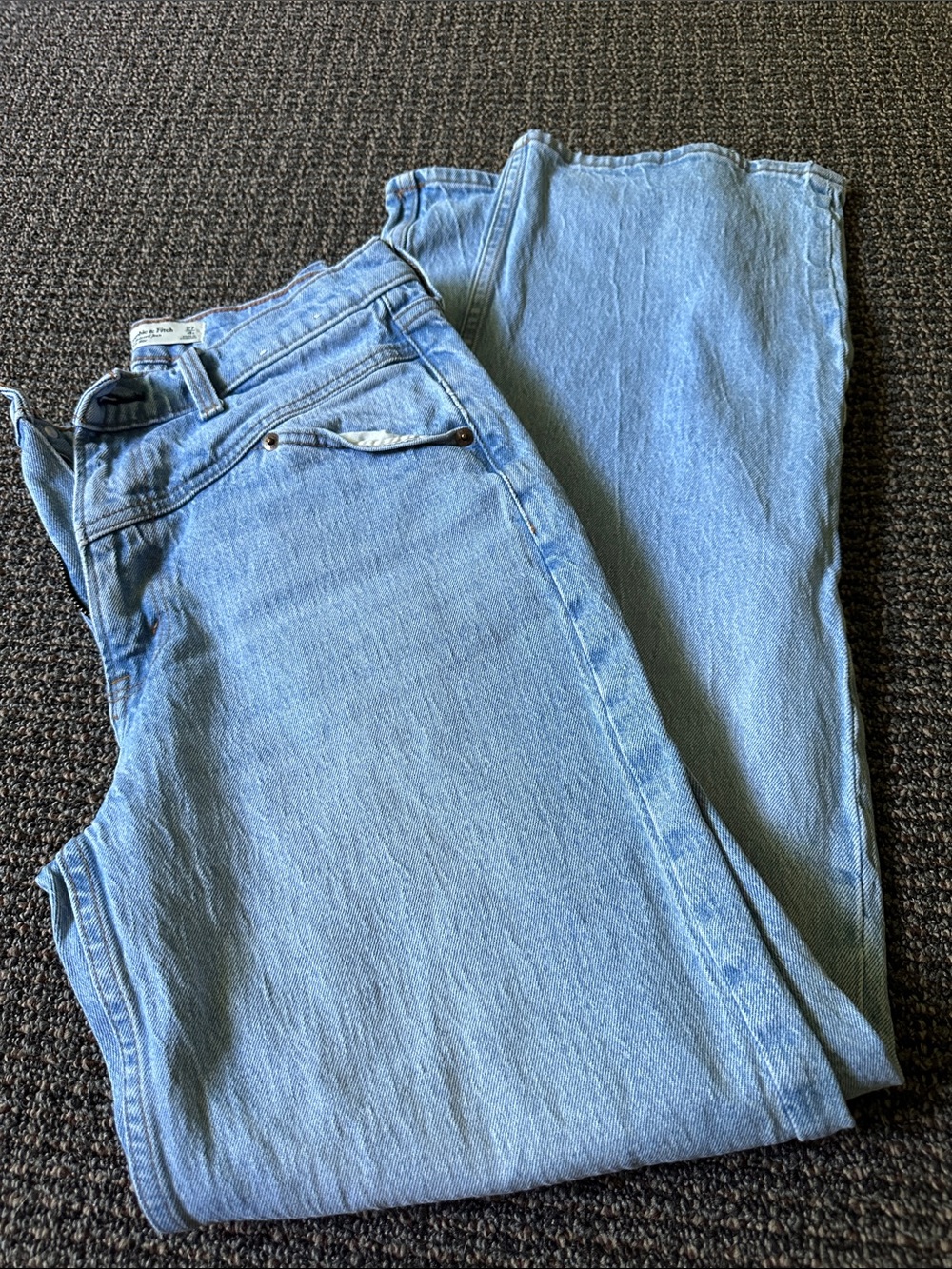 Abercrombie The 90s relaxed high rise Jean